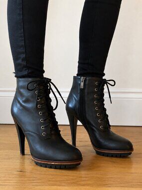 Calvin Klein Y2K Black Leather Lace Up Stiletto Ankle Boots | Size 6
